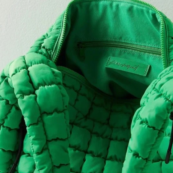 💚 Free People Quilted Carryall Bag Kelly Green - Factory Sealed - Picture 3 of 7
